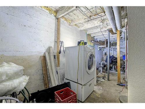 1836 21 Avenue, Delburne, AB - Indoor Photo Showing Laundry Room