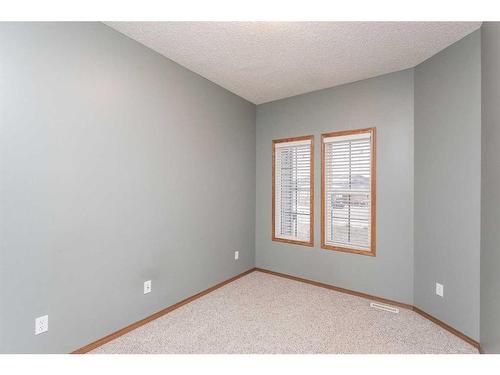 19 Jones Crescent, Red Deer, AB - Indoor Photo Showing Other Room