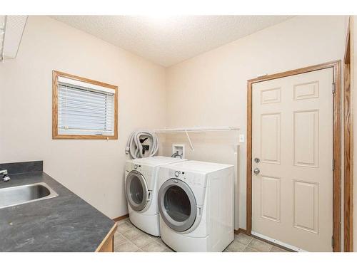 19 Jones Crescent, Red Deer, AB - Indoor Photo Showing Laundry Room