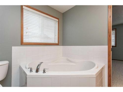 19 Jones Crescent, Red Deer, AB - Indoor Photo Showing Bathroom