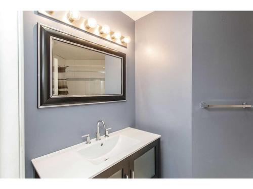 19 Jones Crescent, Red Deer, AB - Indoor Photo Showing Bathroom