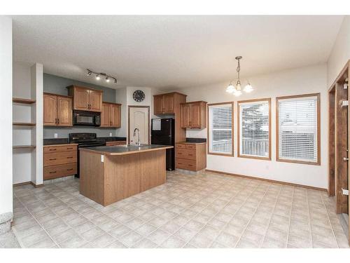 19 Jones Crescent, Red Deer, AB - Indoor Photo Showing Kitchen