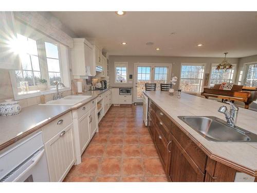 26458 Township Road 382, Rural Red Deer County, AB - Indoor Photo Showing Kitchen With Double Sink