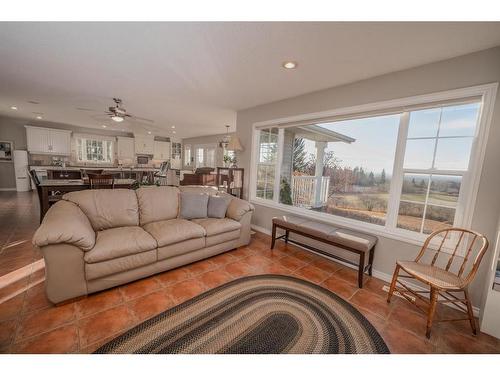 26458 Township Road 382, Rural Red Deer County, AB - Indoor Photo Showing Living Room