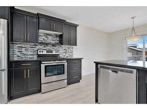 28 Almond Crescent, Blackfalds, AB - Indoor Photo Showing Kitchen With Stainless Steel Kitchen With Upgraded Kitchen