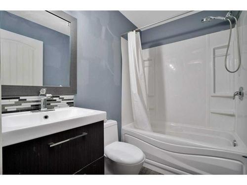 28 Almond Crescent, Blackfalds, AB - Indoor Photo Showing Bathroom