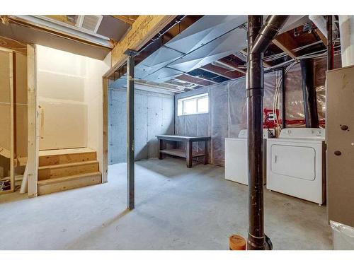 164 Hampton Close, Penhold, AB - Indoor Photo Showing Laundry Room