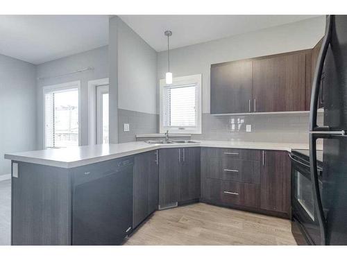 164 Hampton Close, Penhold, AB - Indoor Photo Showing Kitchen