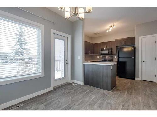 164 Hampton Close, Penhold, AB - Indoor Photo Showing Kitchen