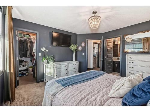 2 Grove Close, Red Deer, AB - Indoor Photo Showing Bedroom