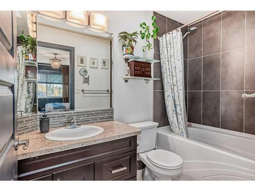 2 Grove Close, Red Deer, AB - Indoor Photo Showing Bathroom