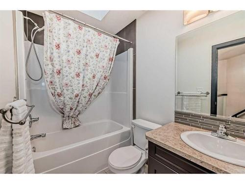 2 Grove Close, Red Deer, AB - Indoor Photo Showing Bathroom