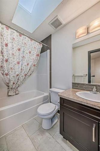 2 Grove Close, Red Deer, AB - Indoor Photo Showing Bathroom