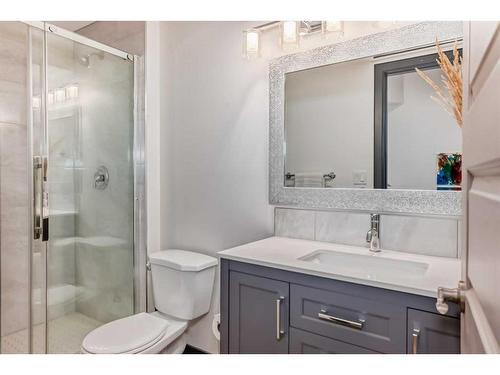 2 Grove Close, Red Deer, AB - Indoor Photo Showing Bathroom