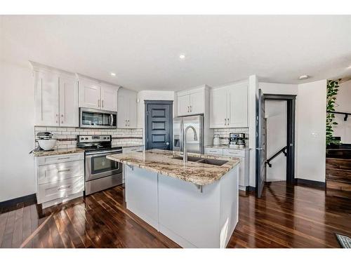 2 Grove Close, Red Deer, AB - Indoor Photo Showing Kitchen With Double Sink With Upgraded Kitchen