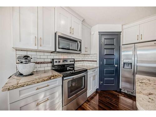 2 Grove Close, Red Deer, AB - Indoor Photo Showing Kitchen With Upgraded Kitchen