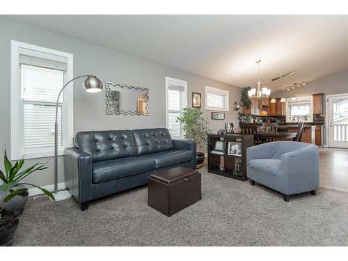 80 Trimble Close, Red Deer, AB - Indoor Photo Showing Living Room