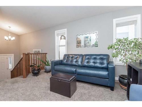 80 Trimble Close, Red Deer, AB - Indoor Photo Showing Living Room