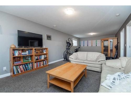 80 Trimble Close, Red Deer, AB - Indoor Photo Showing Living Room