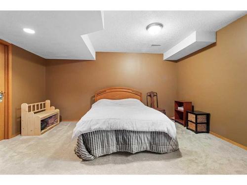 13 Westwood Court South, Sylvan Lake, AB - Indoor Photo Showing Bedroom