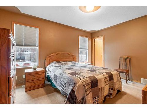 13 Westwood Court South, Sylvan Lake, AB - Indoor Photo Showing Bedroom