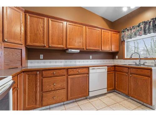 13 Westwood Court South, Sylvan Lake, AB - Indoor Photo Showing Kitchen With Double Sink