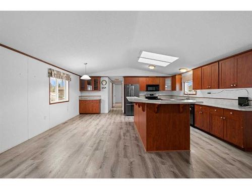 4910 52 Street, Lougheed, AB - Indoor Photo Showing Kitchen