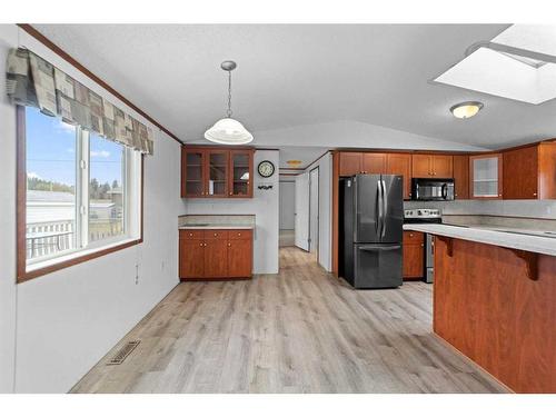 4910 52 Street, Lougheed, AB - Indoor Photo Showing Kitchen