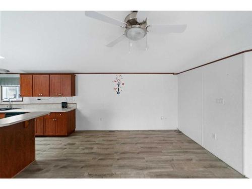 4910 52 Street, Lougheed, AB - Indoor Photo Showing Kitchen