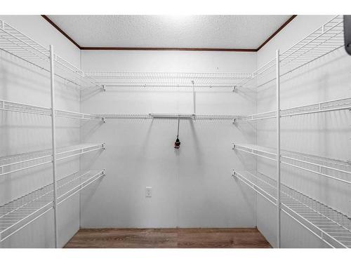 4910 52 Street, Lougheed, AB - Indoor With Storage