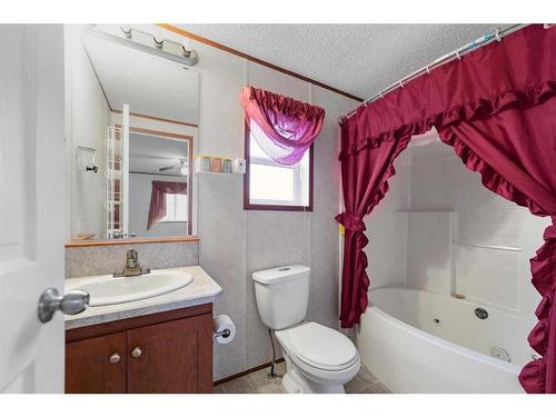 4910 52 Street, Lougheed, AB - Indoor Photo Showing Bathroom