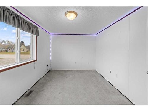 4910 52 Street, Lougheed, AB - Indoor Photo Showing Other Room