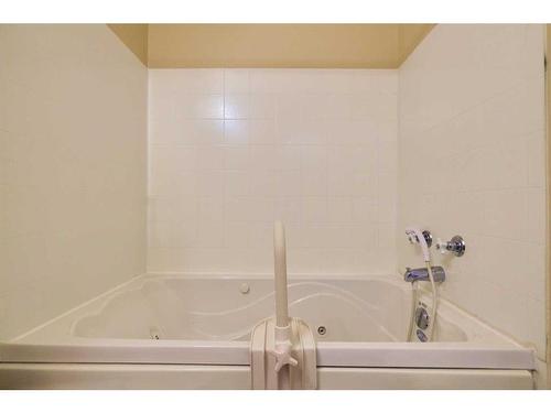 113 Vrolson Road, Bawlf, AB - Indoor Photo Showing Bathroom