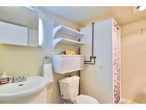 113 Vrolson Road, Bawlf, AB - Indoor Photo Showing Bathroom