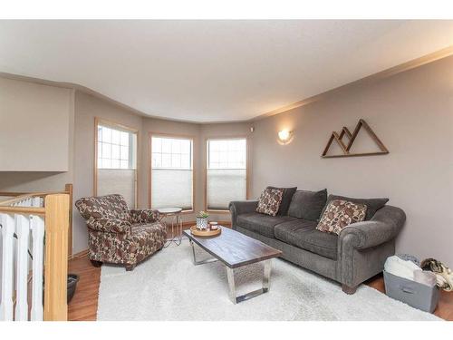 122 Langford Crescent, Red Deer, AB - Indoor Photo Showing Living Room