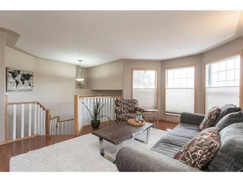 122 Langford Crescent, Red Deer, AB - Indoor Photo Showing Living Room