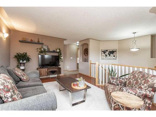 122 Langford Crescent, Red Deer, AB - Indoor Photo Showing Living Room