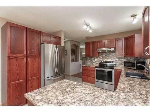 122 Langford Crescent, Red Deer, AB - Indoor Photo Showing Kitchen With Stainless Steel Kitchen