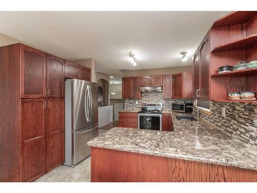 122 Langford Crescent, Red Deer, AB - Indoor Photo Showing Kitchen With Stainless Steel Kitchen With Upgraded Kitchen