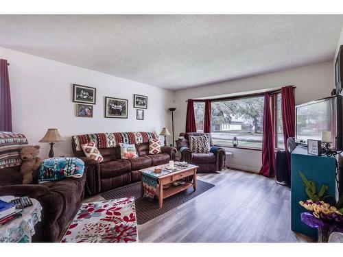 5416 50 Street, Rimbey, AB - Indoor Photo Showing Living Room