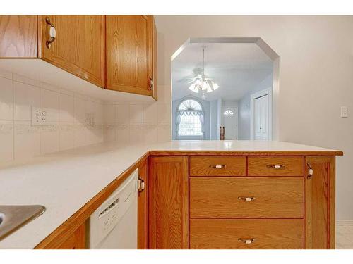 37 Liberty Close, Lacombe, AB - Indoor Photo Showing Kitchen