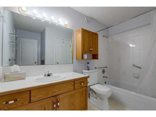 37 Liberty Close, Lacombe, AB - Indoor Photo Showing Bathroom