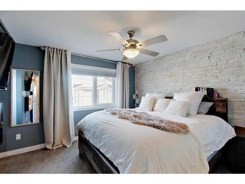 108-5210 Lakeshore Drive, Sylvan Lake, AB - Indoor Photo Showing Bedroom