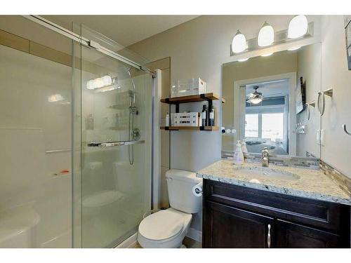 108-5210 Lakeshore Drive, Sylvan Lake, AB - Indoor Photo Showing Bathroom