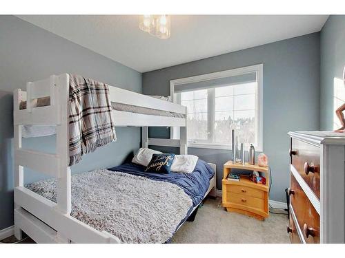 108-5210 Lakeshore Drive, Sylvan Lake, AB - Indoor Photo Showing Bedroom