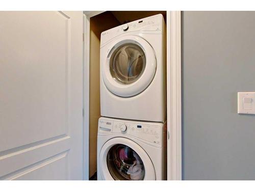 108-5210 Lakeshore Drive, Sylvan Lake, AB - Indoor Photo Showing Laundry Room