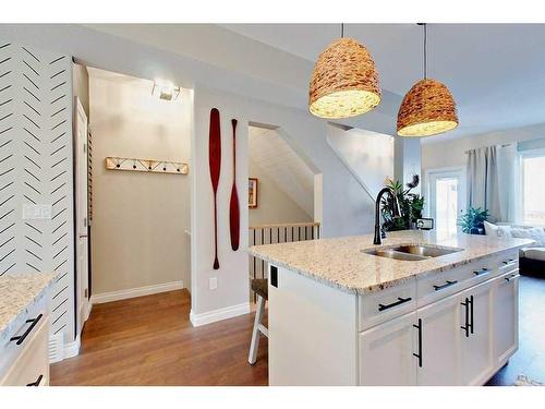 108-5210 Lakeshore Drive, Sylvan Lake, AB - Indoor Photo Showing Kitchen With Double Sink