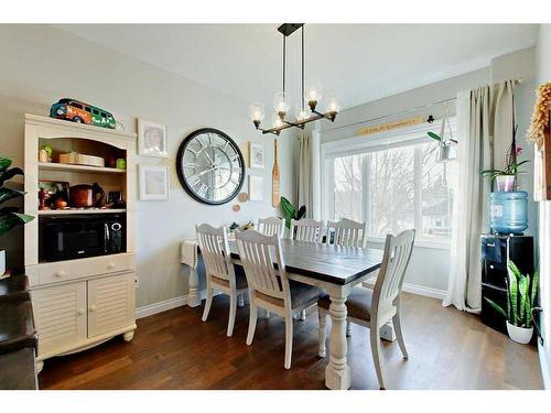 108-5210 Lakeshore Drive, Sylvan Lake, AB - Indoor Photo Showing Dining Room