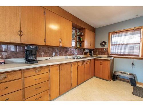 4607 55 Street, Stettler, AB - Indoor Photo Showing Kitchen With Double Sink