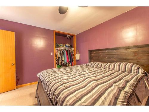 4607 55 Street, Stettler, AB - Indoor Photo Showing Bedroom